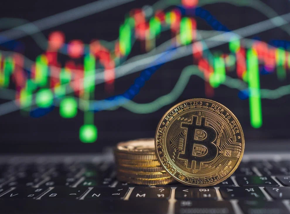 Bitcoin Network Transactions And Fees Increase As Investors De-Risk