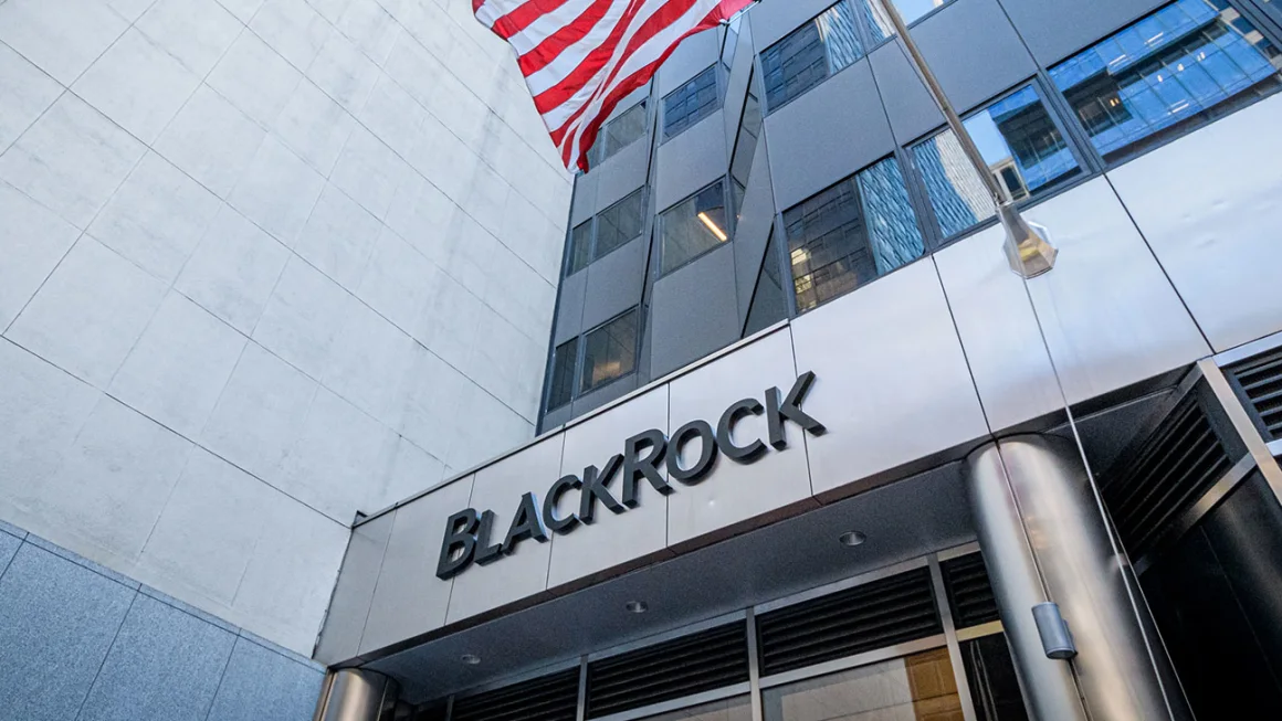 Bitcoin ETFs Gained $33 Million, BlackRock Inflow Hits Record Low