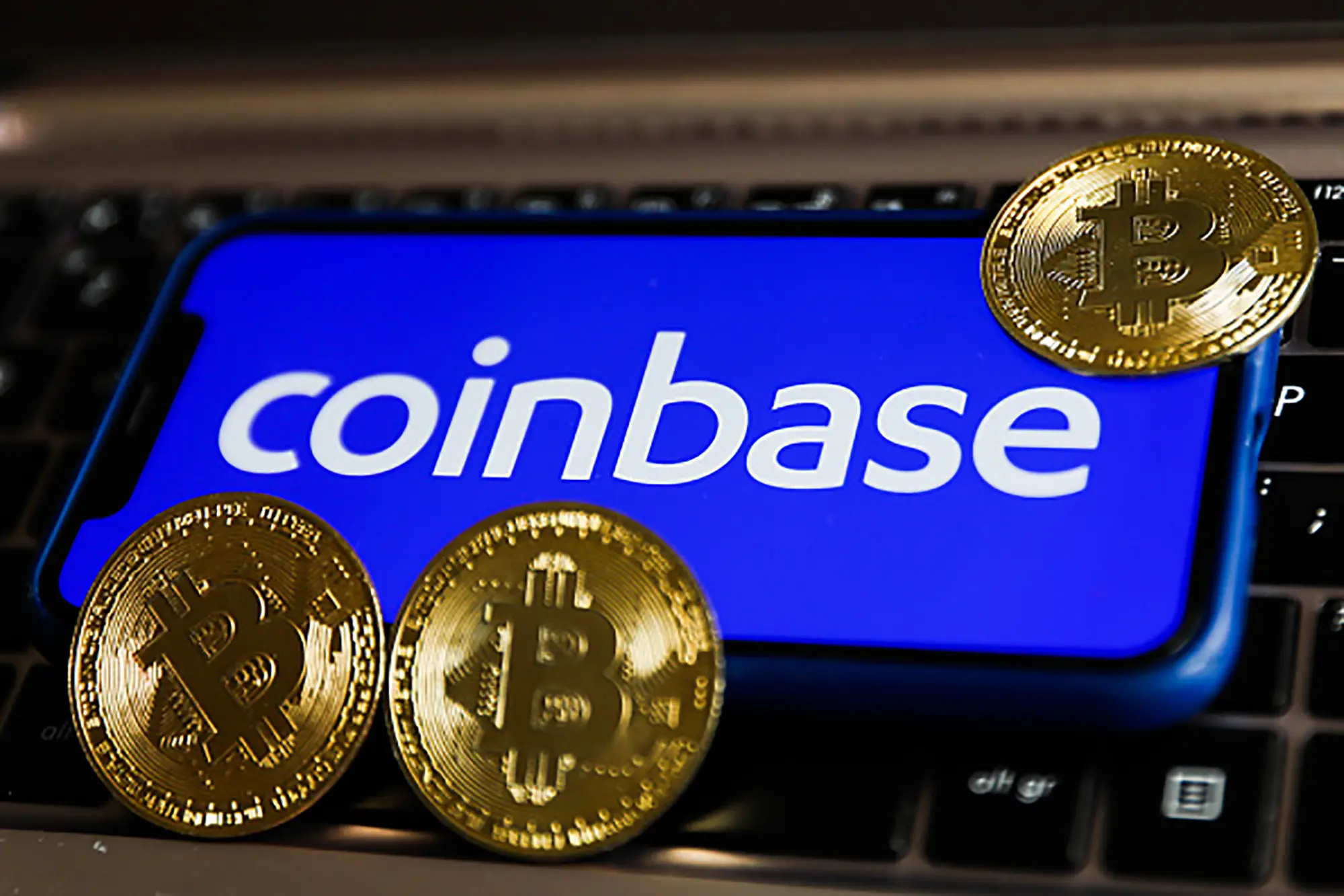 Coinbase (COIN) Falls 6% as Bitcoin Price Dips