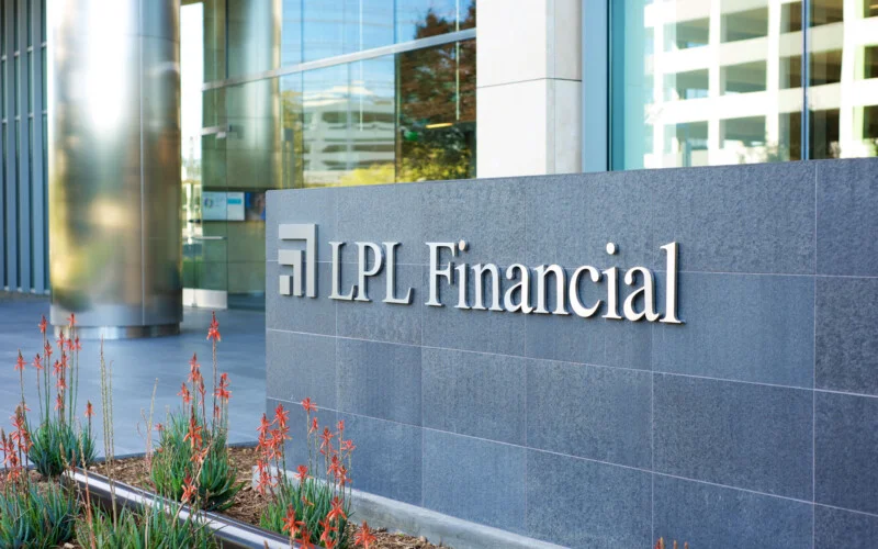 LPL Financial to Evaluate Spot Bitcoin ETFs Before Offering Them