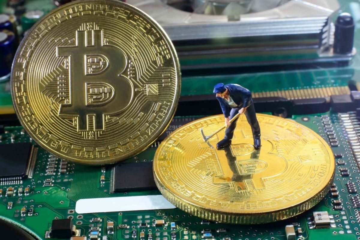 Bitcoin Miner Moves 50 BTC After 14 Years, Preparing for Selloff?