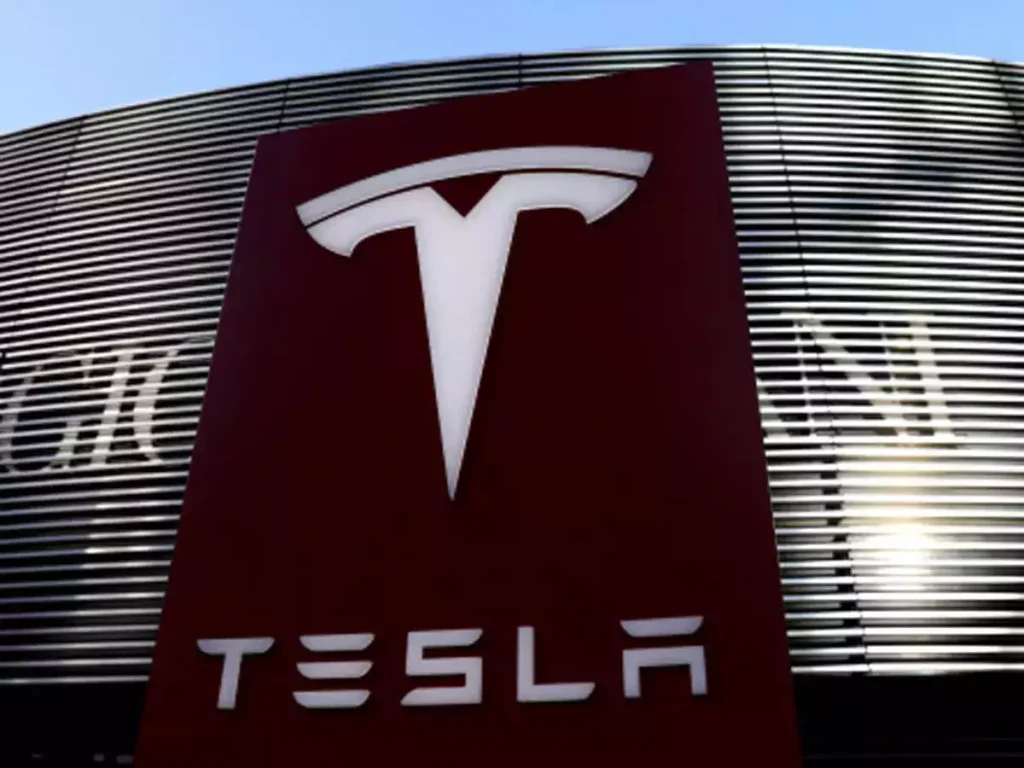 Tesla Still Owns $780M in Bitcoin Despite Shuffle-Arkham