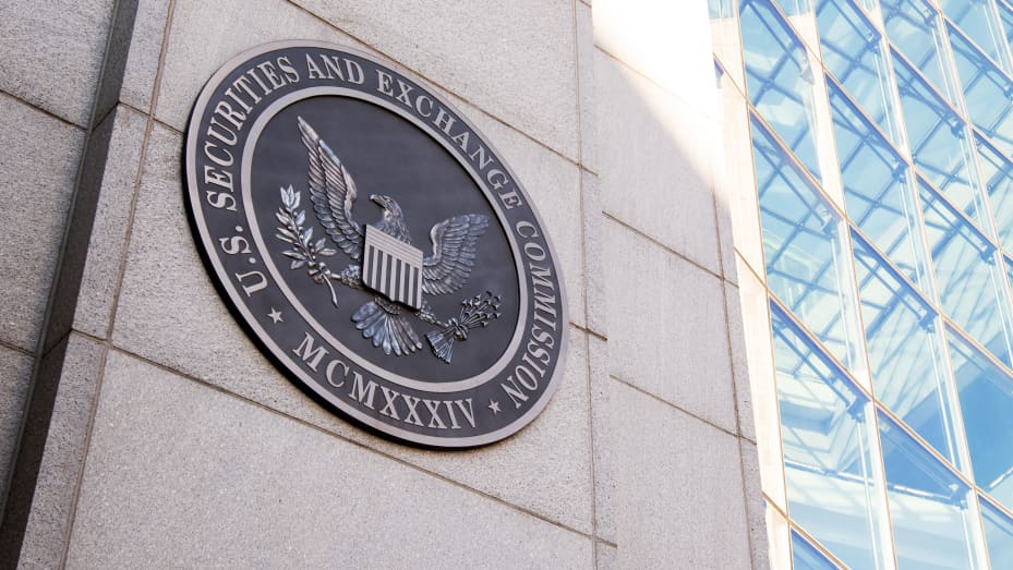 US Lawmakers Question SEC Commissioner on Anti-Crypto Position