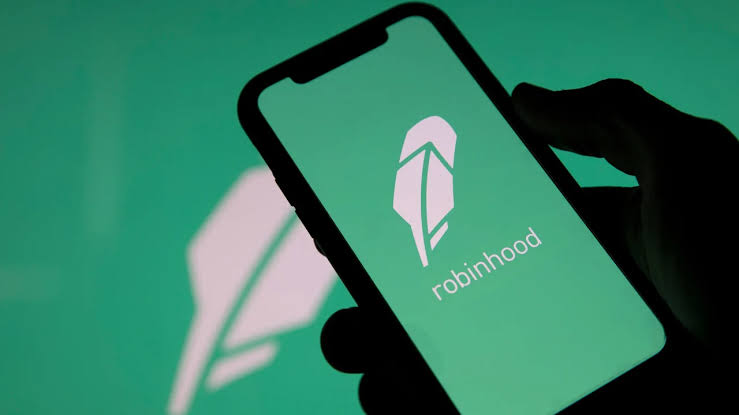 Robinhood Launches Solana Transfers Amid ETF Hype