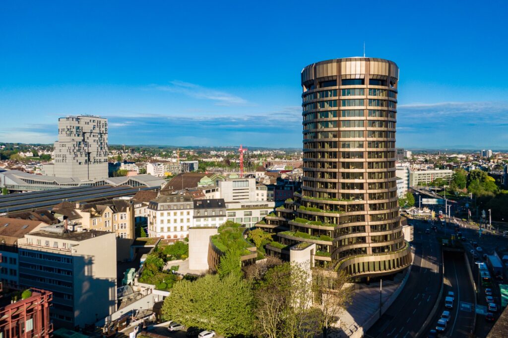 BIS Criticizes Stablecoins, Urges Tight Restrictions on Their Use as Money