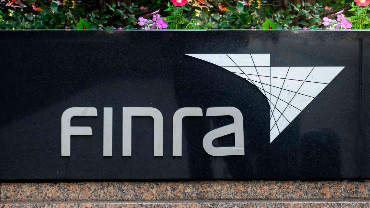 FTX Crash Prompts FINRA Into Probing Crypto Comms