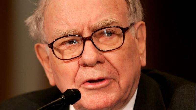 Buffett Compares AI to Nukes Amid Deepfake Concerns