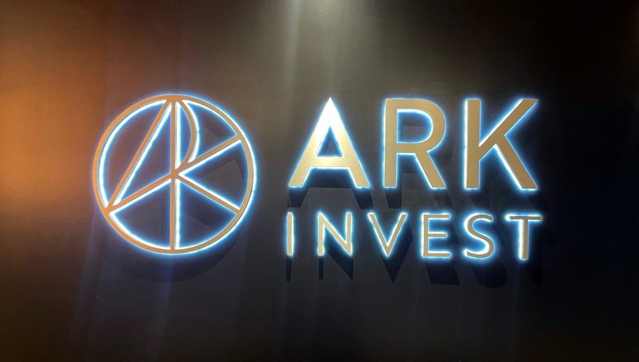 Ark Invest Sells $7M Robinhood Shares, HOOD Stock Drops 2%