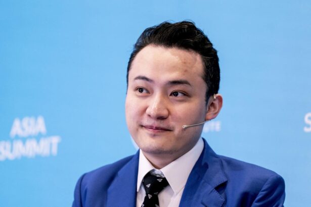 Justin Sun Plans to Eat $6M Banana Taped to wall Artwork