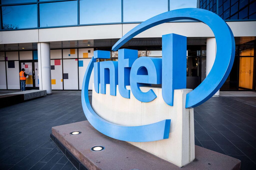 Intel Shares Soars After Plan to Establish  AI -focused Foundry